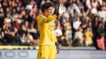 SALERNO, ITALY - JANUARY 04: Guillermo Ochoa of US Salernitana gestures during the Serie A match between Salernitana and AC MIlan at Stadio Arechi on January 04, 2023 in Salerno, Italy. (Photo by Ivan Romano/Getty Images)