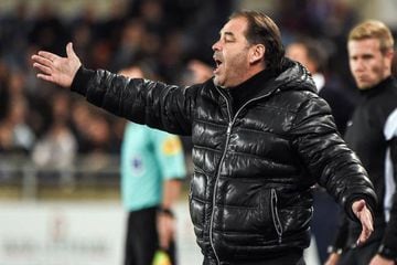 Angers' French coach Stephane Moulin makes his point during the Ligue 1 match against Strasbourg.