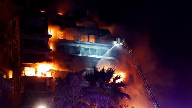 El incendio en un edificio de Valencia deja cuatro muertos y 19 desaparecidos