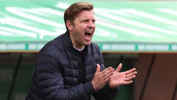 Schaaf hired for 90-minute bid to save Werder Bremen