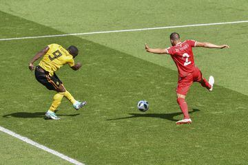 Romelu Lukaku recibió el pase de Hazard y con un tiro raso y cruzado con zurda batió al portero tunecino.