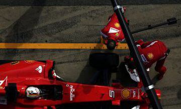 GRA103. MONTMELÓ (BARCELONA), 27/02/2015.- El piloto alemán de Ferrari, Sebastian Vettel, durante la segunda jornada de la tercera tanda de entrenamientos oficiales de Fórmula Uno que se celebran en el Circuito de Catalunya de Montmeló. EFE/Alberto Estévez