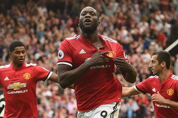 Romelu Lukaku scored a brace on his Premier League debut for Manchester United as José Mourinho's side thrashed West Ham at Old Trafford.