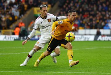 Wolverhampton Wanderers' Daniel Podence in action with Manchester United's Antony.