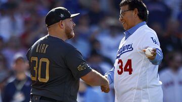 LOS ANGELES, CALIFORNIA - JULY 19: Alejandro Kirk #30 of the Toronto Blue Jays shakes hands with Fernando Valenzuela after the ceremonial first pitch before the 92nd MLB All-Star Game presented by Mastercard at Dodger Stadium on July 19, 2022 in Los Angeles, California.   Ronald Martinez/Getty Images/AFP
== FOR NEWSPAPERS, INTERNET, TELCOS & TELEVISION USE ONLY ==