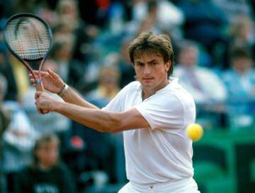 Cinco veces llegó a cuartos, tres a semifinales y una a la final, en Roland Garros 1988, donde cayó con Mats Wilander