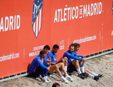 João, Reinildo, Cunha, Felipe y Griezmann en una sesión del Atlético.