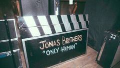 Los Jonas Brothers que regresaron con todo este a&ntilde;o fueron vistos en Manhattan grabando el nuevo video de su canci&oacute;n Only Human del &aacute;lbum Happiness Begins.
