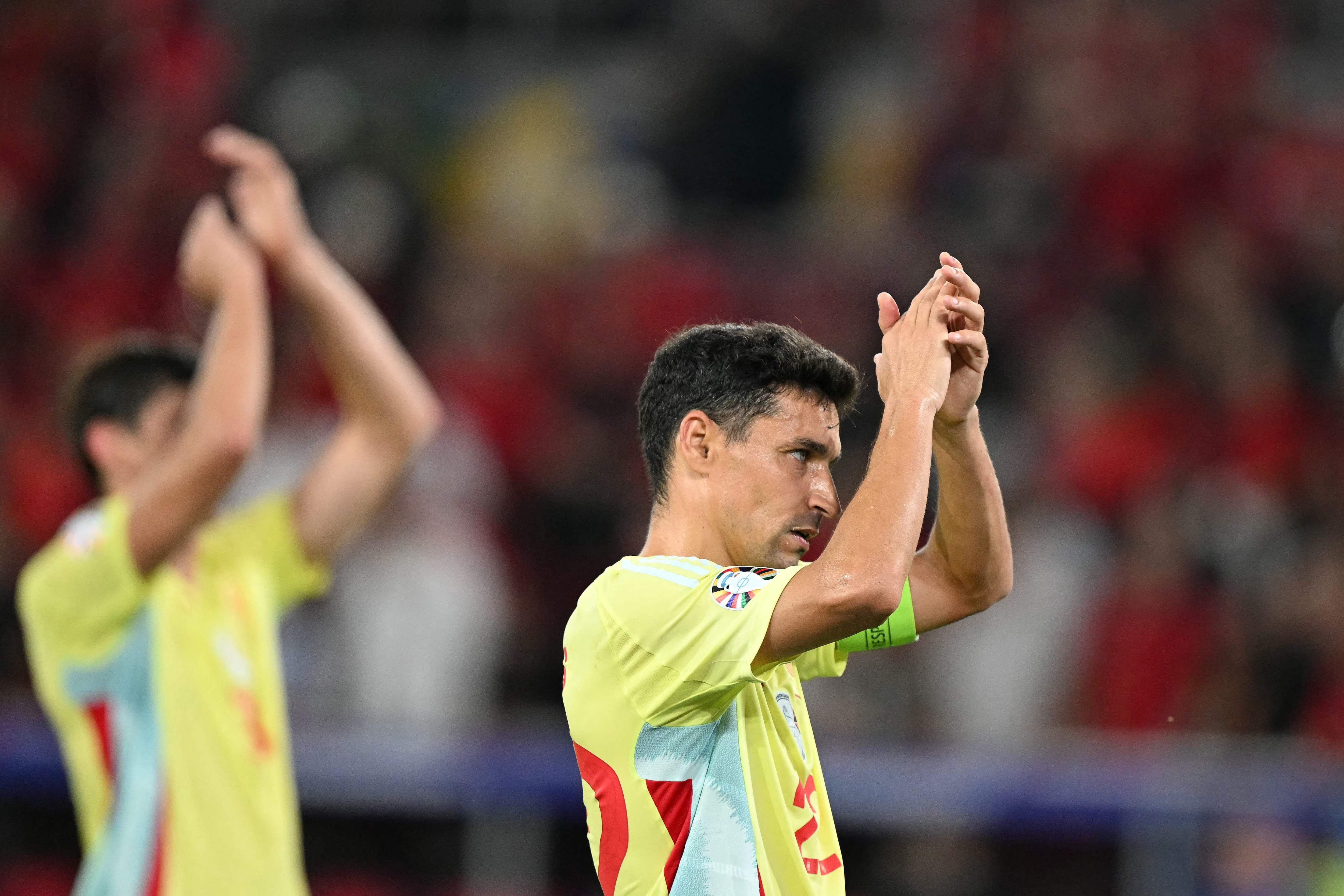 Spain's forward #22 Jesus Navas greets the fans after the UEFA Euro 2024 Group B football match between Albania and Spain at the Duesseldorf Arena in Duesseldorf on June 24, 2024. (Photo by PATRICIA DE MELO MOREIRA / AFP)