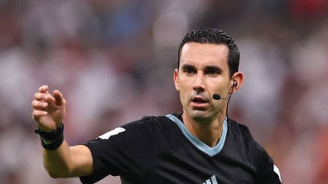 Who is the referee for the France vs Morocco semi-final at World Cup 2022?
