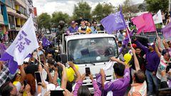Supporters cheer for Ecuadorean presidential candidate Daniel Noboa during his closing campaign, in Quito, Ecuador October 11, 2023. REUTERS/Karen Toro