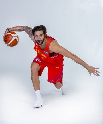 Spain's international basketball team kicks off with official photos