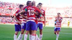 Los jugadores del Granada, celebrando el primer gol al Lugo.