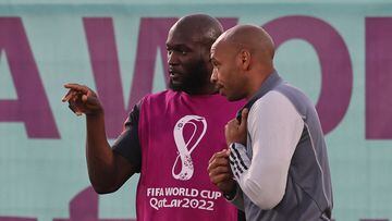 Belgium's forward #09 Romelu Lukaku (L) speaks with Belgium's French assistant coach Thierry Henry (R) during a training session at the Salwa Training Site in Salwa Beach, southwest of Doha on November 30, 2022, on the eve of the Qatar 2022 World Cup football match between Croatia and Belgium. (Photo by JACK GUEZ / AFP)