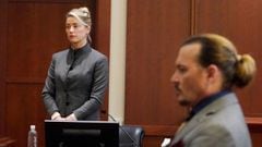 Amber Heard and Johnny Depp watch as the jury leaves the courtroom at the Fairfax County Circuit Courthouse in Fairfax, Virginia.