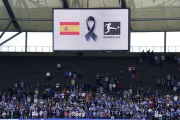 Hertha Berlin and VfB Stuttgart pay tribute in Berlín.