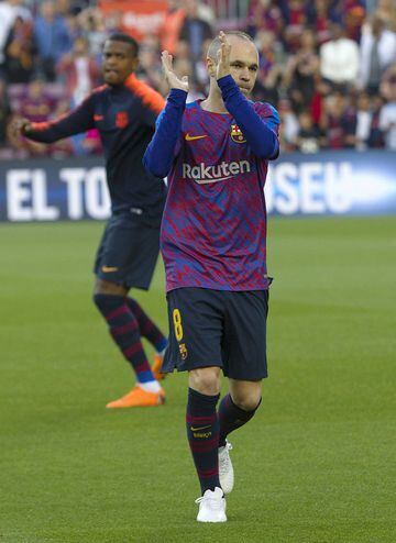 Andrés Iniesta tribute on final appearance for Barcelona.