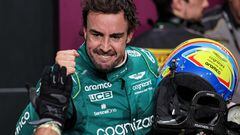 El piloto español Fernando Alonso celebra feliz la buena clasificación de hoy en Yeda. 