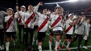 River Plate�s players celebrate winning the Argentine Professional Football League Tournament 2023 after defeating Estudiantes at El Monumental stadium, in Buenos Aires, on July 15, 2023. (Photo by ALEJANDRO PAGNI / AFP)