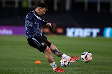 La atmósfera era distinta, se palpitaba algo especial y Messi se encargó de ser la estrella de la noche.