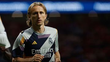 Real Madrid's Croatian midfielder #10 Luka Modric warms up before the Spanish Liga football match between Club Atletico de Madrid and Real Madrid CF at the Metropolitano stadium in Madrid on September 24, 2023. (Photo by OSCAR DEL POZO / AFP)