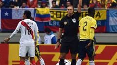 Zapata recibe tarjeta amarilla.
