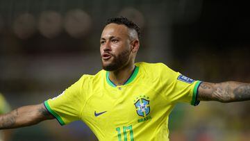 Neymar breaks Brazil scoring record