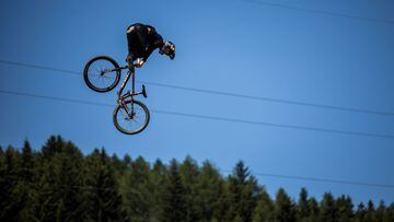 Emil Johansson competing in MTB Slopestyle at Crankworx in Innsbruck, Austria on June 18, 2022 // Boris Beyer / Red Bull Content Pool // SI202206190177 // Usage for editorial use only // 