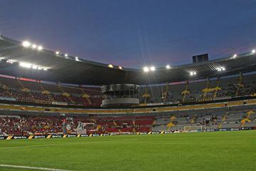 Imagen del Estadio Jalisco durante la suspensión de un juego..