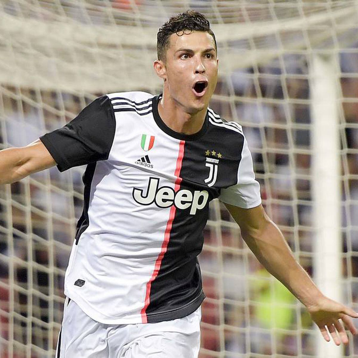 mesa Merecer alojamiento Cristiano Ronaldo continues to play King Midas at Juventus - AS USA