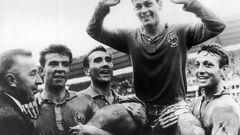 El jugador francés consiguió el récord goleador en un mismo mundial metiendo 13 goles en el de Suecia de 1958. Sin embargo, tuvo que terminar su carrera a los 28 años por la fractura de una de sus piernas. No pudo recuperarse totalmente y por ello tuvo qu