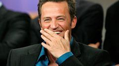 FILE PHOTO: Cast member Matthew Perry smiles at the panel for the NBC television series "Studio 60 on the Sunset Strip" at the Television Critics Association summer 2006 media tour in Pasadena, California July 21, 2006. The series premieres fall of 2006.  REUTERS/Mario Anzuoni/File Photo