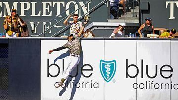 SAN DIEGO, CALIFORNIA - SEPTEMBER 24: Fernando Tatis Jr. #23 of the San Diego Padres makes a leaping catch over the wall on a fly ball hit by Mike Siani #63 of the St. Louis Cardinals during the fifth inning at PETCO Park on September 24, 2023 in San Diego, California.   Orlando Ramirez/Getty Images/AFP (Photo by Orlando Ramirez / GETTY IMAGES NORTH AMERICA / Getty Images via AFP)