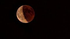 Late on Sunday and early on Monday, people in the US will be able to witness a total lunar eclipse known as the Super Flower Blood Moon.