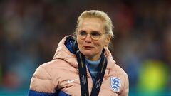 Soccer Football - Women's Finalissima - England v Brazil - Wembley Stadium, London, Britain - April 6, 2023 England manager Sarina Wiegman with her medal after winning the Women's Finalissima REUTERS/Molly Darlington