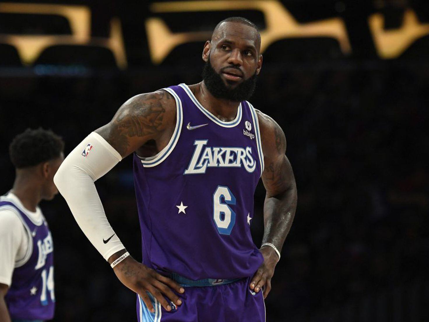 LeBron James misses game vs. Nuggets, his 1st of season for Lakers