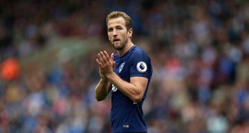 Tottenham Hotspur's Harry Kane applauds the crowd after being substituted during the Premier League match at the John Smith's Stadium