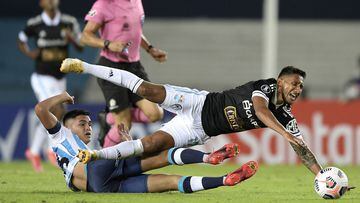AVELLANEDA, ARGENTINA - APRIL 29: Christofer Gonz&aacute;les of Sporting Cristal  is fouled by Carlos Alcaraz of Racing Club during a match between Racing Club and Sporting Cristal as part of Group E of Copa CONMEBOL Libertadores 2021 at Estadio President