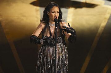 Rihanna en su actuación en la 95ª edición de los Premios Oscar.