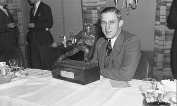El primer Draft de la NFL se dio en 1936, el cual tuvo nueve rondas. Se llevó a cabo el 8 de febrero de ese año en Philadelphia, Pennsilvania. El primer jugador en ser elegido fue Jay Berwanger, pero nunca jugó en la liga, por lo que Riley Smith, segunda selección, fue el primer jugador en pertenecer a la NFL.