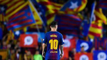 BARCELONA, SPAIN - SEPTEMBER 19:  Lionel Messi of FC Barcelona looks on as Catalan Pro-Independence flags are seen on the background during the La Liga match between Barcelona and SD Eibar at Camp Nou on September 19, 2017 in Barcelona, Spain.  (Photo by 