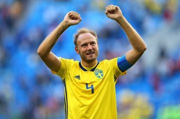El capitán de la sorprendente selección de Suecia tiene 24 despejes y ocho disparos bloqueados, así como dos anotaciones para guiar a su nación a los Cuartos de Final. 