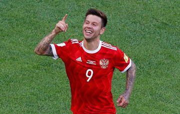 Hosts Russia began their campaign with a 2-0 win over New Zealand, while Portugal drew 2-2 with Mexico.