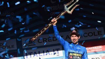 Primoz Roglic levanta el tridente de Tirreno-Adriático como campeón de la ronda italiana.