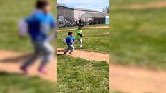 El video viral de una niña jugando béisbol