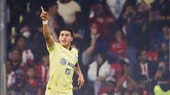 Alejandro Zendejas festeja su gol en contra de Chivas en el Clásico Nacional.