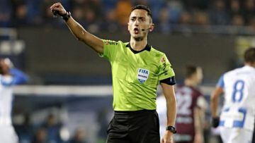 Who is José María Sánchez Martínez, the referee for El Clásico 2021 Barcelona - Real Madrid?