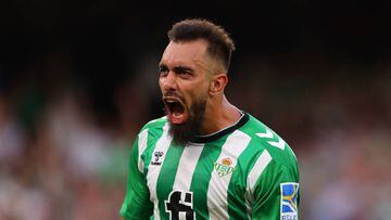 SEVILLE, SPAIN - SEPTEMBER 18: Borja Iglesias of Real Betis celebrates after scoring their team's second goal during the LaLiga Santander match between Real Betis and Girona FC at Estadio Benito Villamarin on September 18, 2022 in Seville, Spain. (Photo by Fran Santiago/Getty Images)