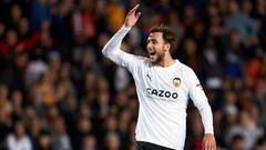 VALENCIA, SPAIN - APRIL 03: Nico Gonzalez of Valencia CF reacts during the LaLiga Santander match between Valencia CF and Rayo Vallecano at Estadio Mestalla on April 03, 2023 in Valencia, Spain. (Photo by Manuel Queimadelos/Quality Sport Images/Getty Images)