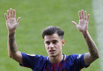 Barcelona's new Brazilian midfielder Philippe Coutinho waves during his official presentation in Barcelona on January 8, 2018. 
Philippe Coutinho officially joined Barcelona today, completing a move from Liverpool thought to be worth 160 million euros ($1